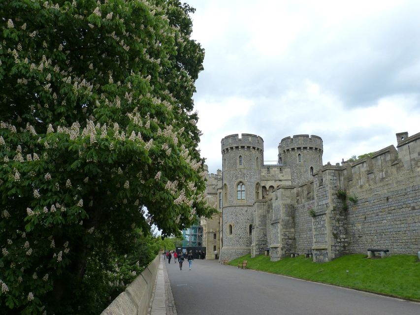 Royal Windsor Castle Tour Private including tickets - A short look around Windsor