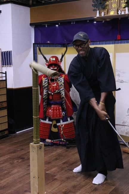 Samurai Armor & Sword experience with phot near Osaka Castle - Learning basic kata from an instructor