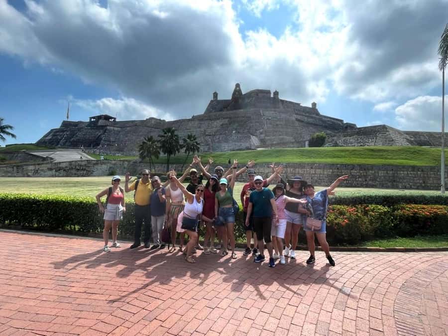San Felipe Castle and Getsemani Walking Tour with tickets - Getsemaní’s murals and rebellious past