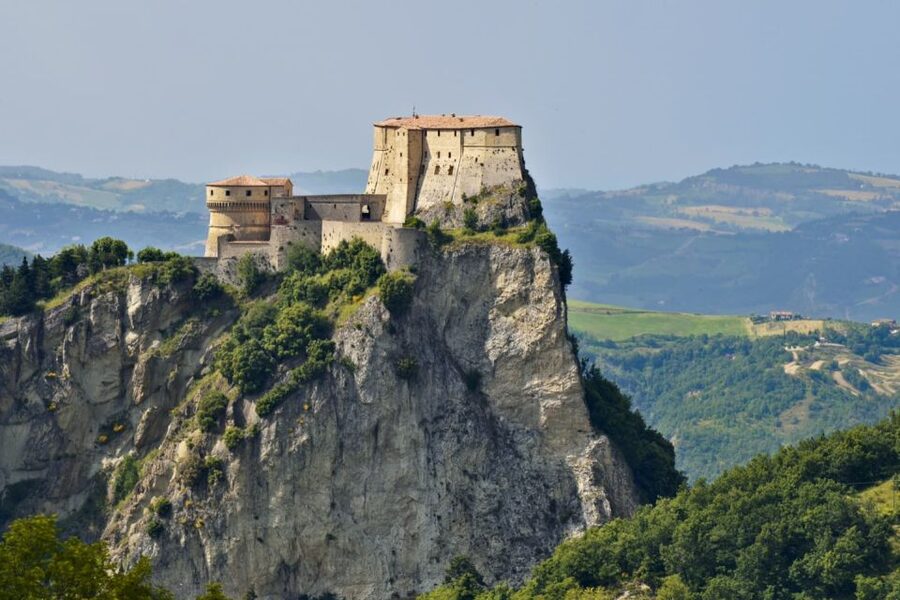 San Leo: Fortress Entry Ticket and Cagliostro's Prison - Arriving at a fortress above a small Romagna village