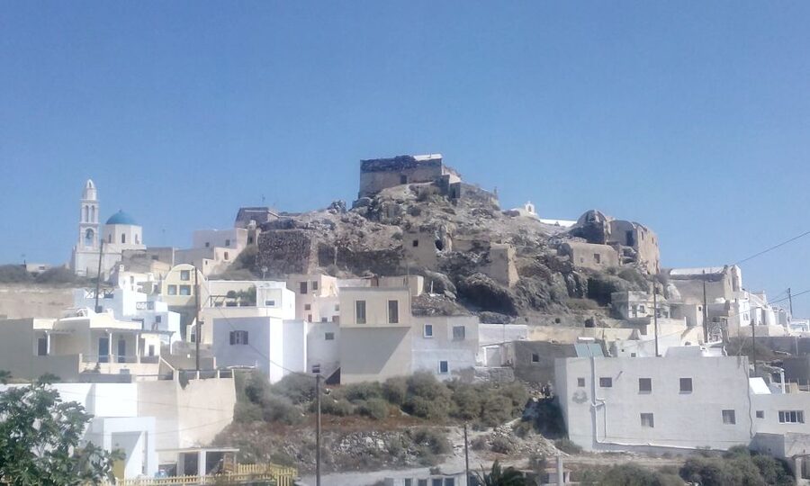 Santorini: Small-Group Highlights Tour of Venetian Castles - Akrotiri’s southern caldera view