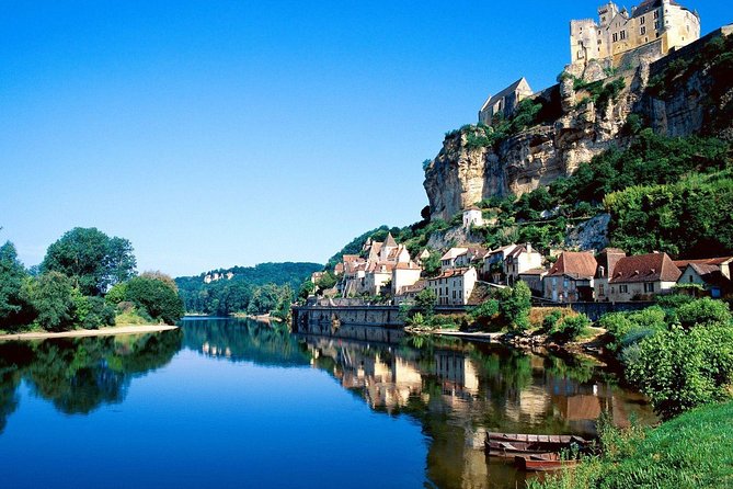 Sarlat : Private Tour to Prehistoric Cave + Castle by Exploreo24 - Beynac Castle after the caves