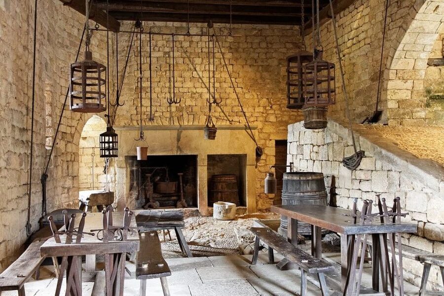 Sarlat : Private tour to Prehistoric Cave + Medieval Castle - Entering a cave with paintings more than 30,000 years old