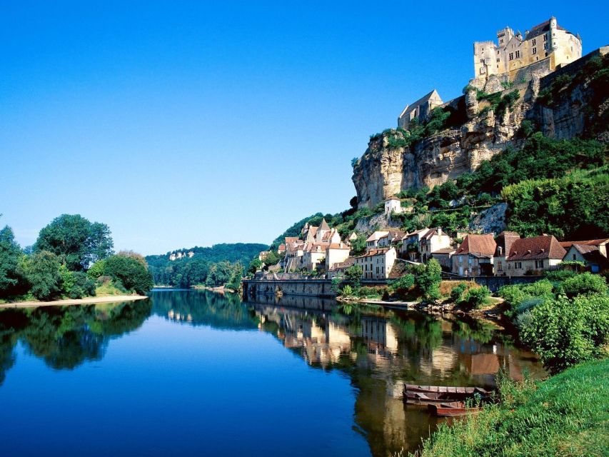 Sarlat : Private tour to Prehistoric Cave + Medieval Castle - Making fire and light like a Paleolithic human