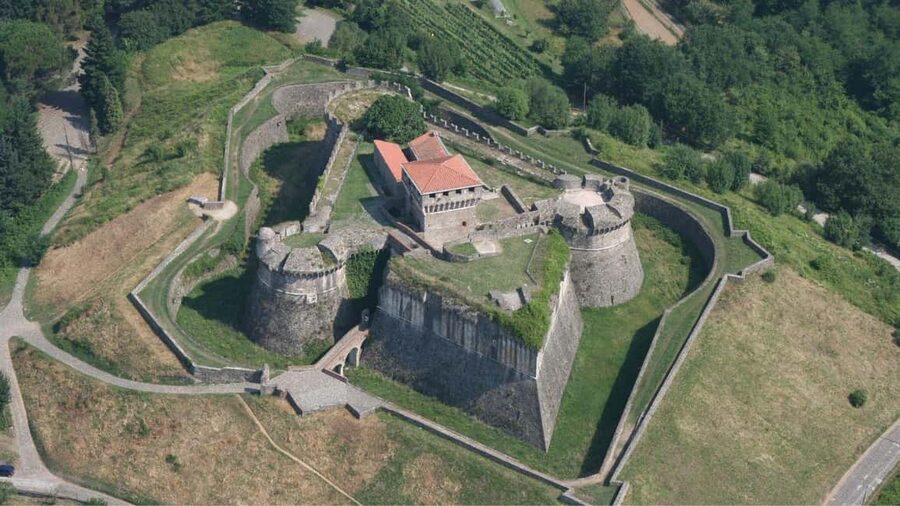 Sarzana: pesto experience at Sarzanello Fortress - The panoramic meal at Sarzanello