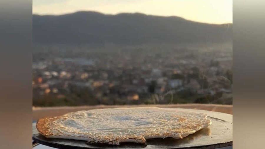 Sarzana: pesto experience at Sarzanello Fortress - Harvesting basil and making pesto by hand