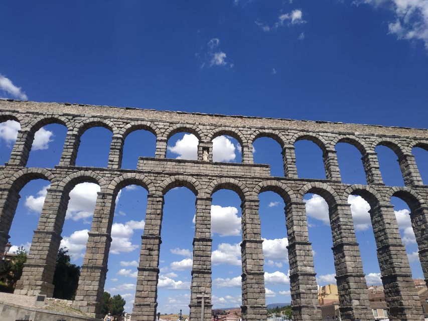 Segovia: Guided Walking Tour with Alcázar Entry - Casa de los Picos and Segovia’s grand houses