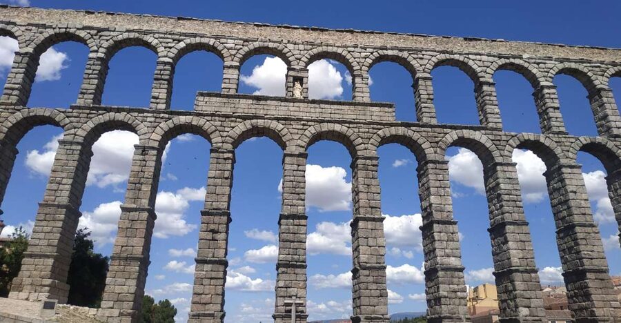 Segovia: Guided Walking Tour with Alcázar Entry - Plaza Mayor and the Cathedral exterior