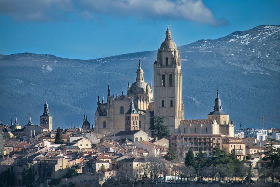Segovia: Private City Walking Tour with Alcázar of Segovia - Why a private walk works well in Segovia