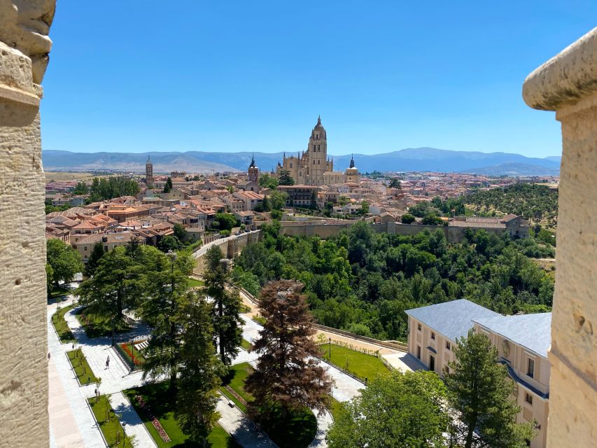Segovia: Private City Walking Tour with Alcázar of Segovia - Casa de los Picos and the walk into the old quarter