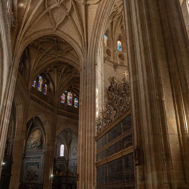 Segovia: Private City Walking Tour with Alcázar of Segovia - Reaching the medieval city walls