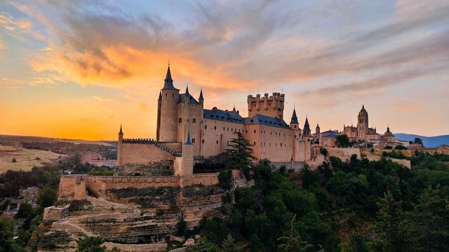 Segovia: Private City Walking Tour with Alcázar of Segovia - Beginning beneath Segovia’s Roman aqueduct