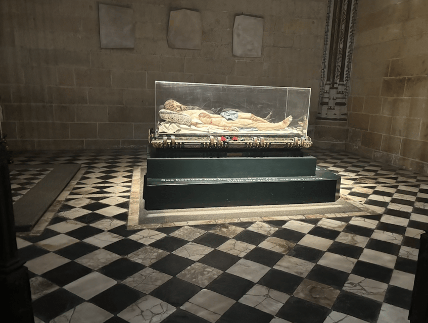 Segovia: private tour with Alcazar, Cathedral and wine tasting - A 75-minute tasting of local wines