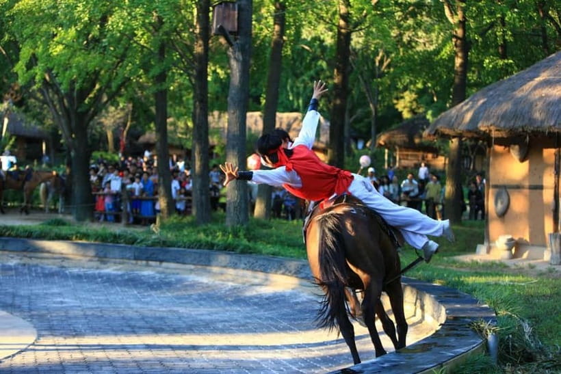 Seoul: Suwon Hwaseong Fortress & Korean Folk Village Tour - Who should book this tour?