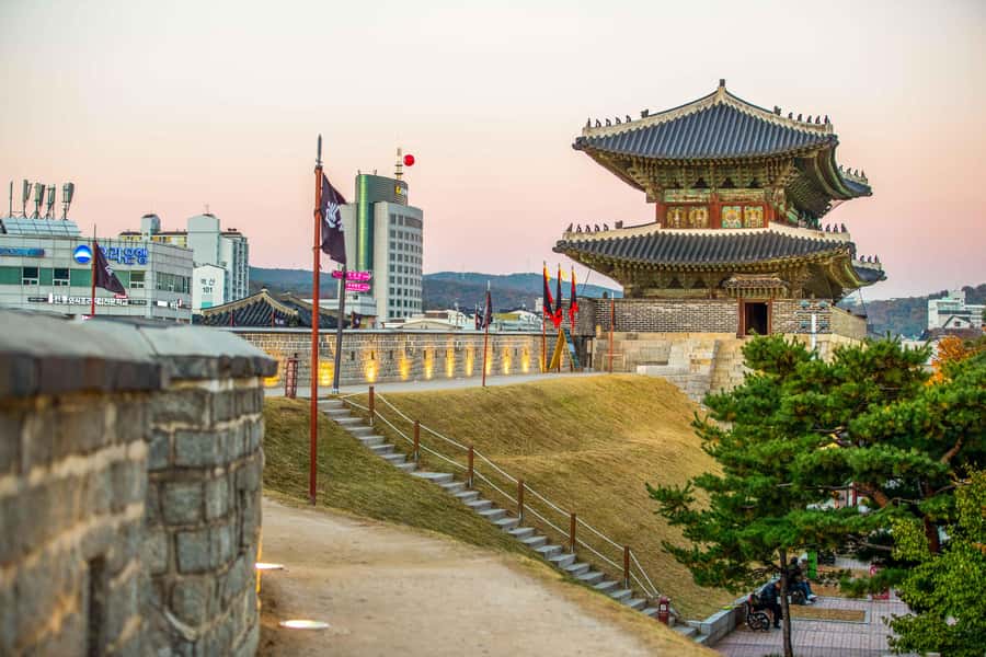 Seoul : Suwon Hwaseong Fortress+Starfield Library+Waujeongsa - Starfield Library and Suwon’s Modern Side