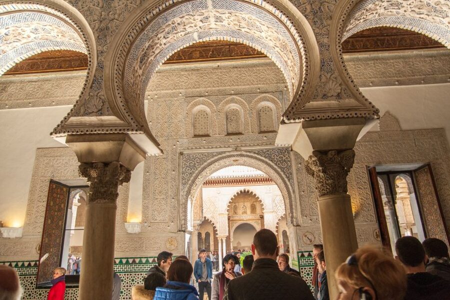 Seville: Alcázar and Cathedral Entry Ticket and Guided Tour - Language choices and access
