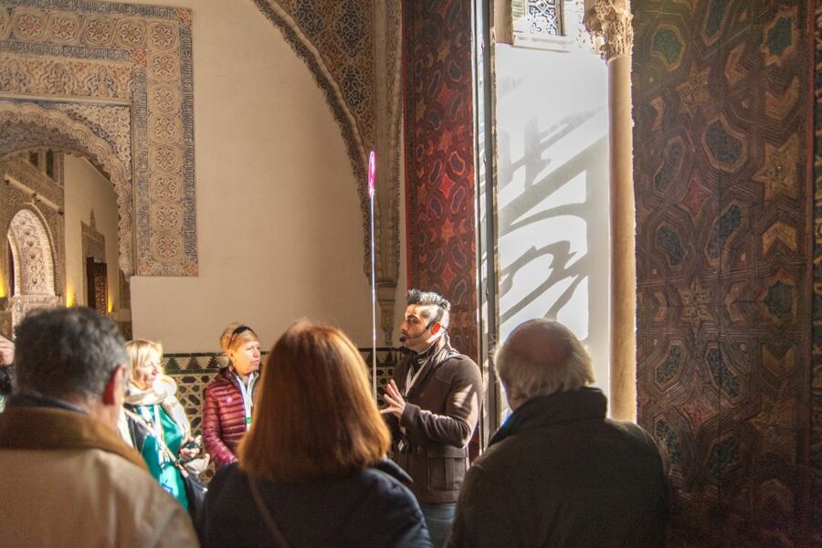 Seville: Alcázar and Cathedral Entry Ticket and Guided Tour - Walking to Seville Cathedral