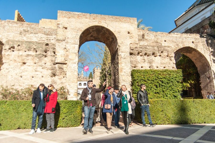 Seville: Alcázar and Cathedral Entry Ticket and Guided Tour - Guide quality and the audio system
