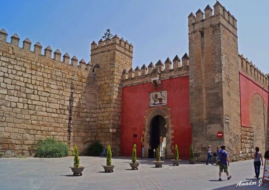 Seville: Alcazar, Cathedral, and Giralda Skip-the-Line Tour - Three Seville icons in three and a half hours