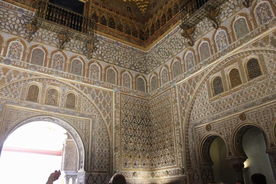 Seville: Alcazar, Cathedral, and Giralda Skip-the-Line Tour - Guide quality can make or break the morning