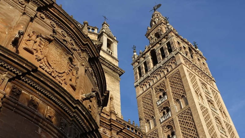 Seville: Alcázar, Cathedral, and Giralda Small-Group Tour - Climbing the Giralda in 30 minutes