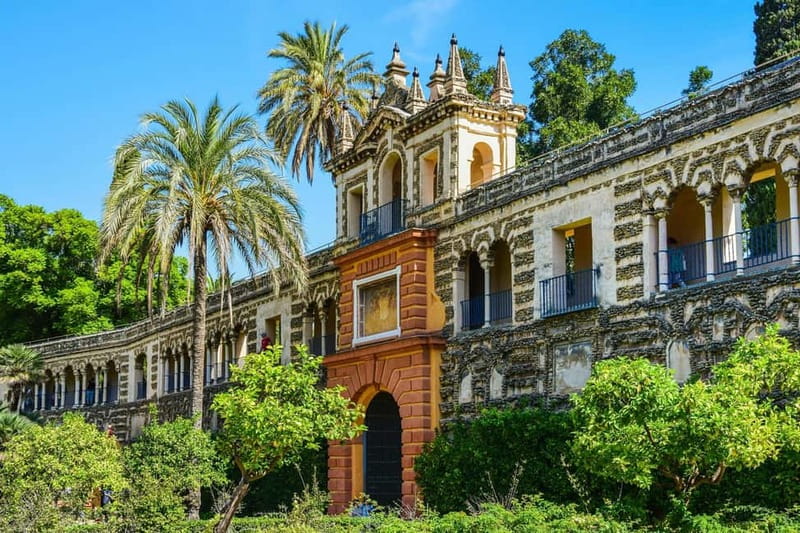 Seville: Alcázar, Cathedral, and Giralda Small-Group Tour - What the small group adds