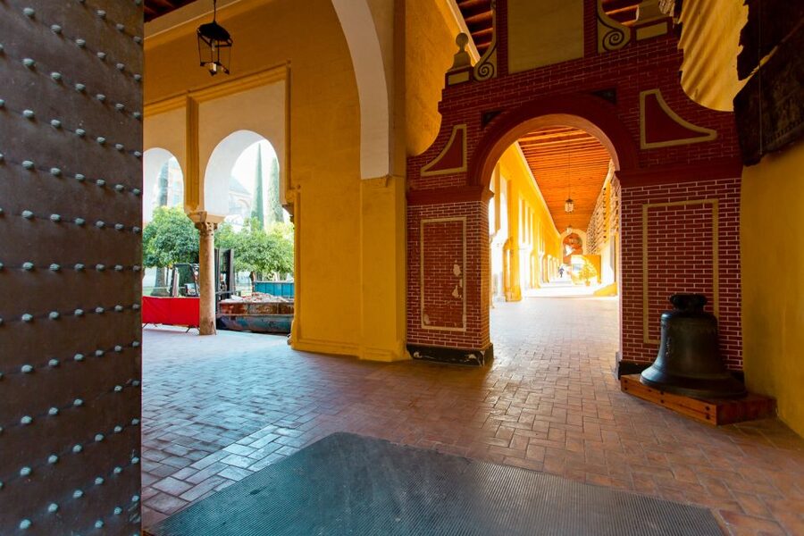 Seville: Alcázar, Cathedral & Giralda Fast Track Guided Tour - The Giralda: a climb with a city reward