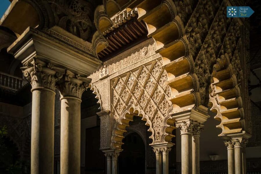 Seville: Alcázar, Cathedral & Giralda Skip-the-Line Tour - The guides make the difference