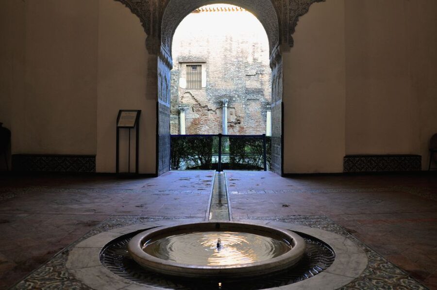 Seville: Alcazar & Cathedral Skip-the-Line Guided Tour - Seville Cathedral: scale, art, and a short guided introduction