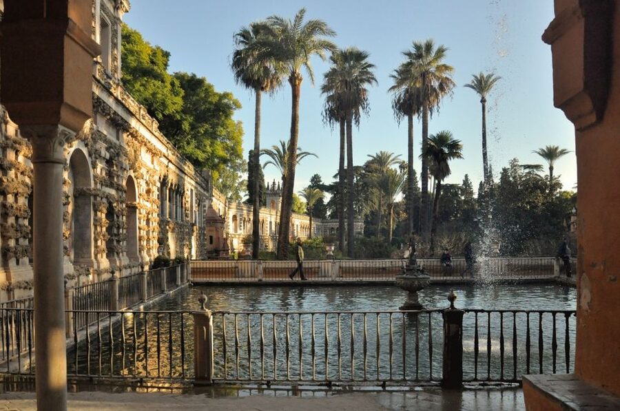 Seville: Alcazar & Cathedral Skip-the-Line Guided Tour - Climbing the Giralda for a wider view