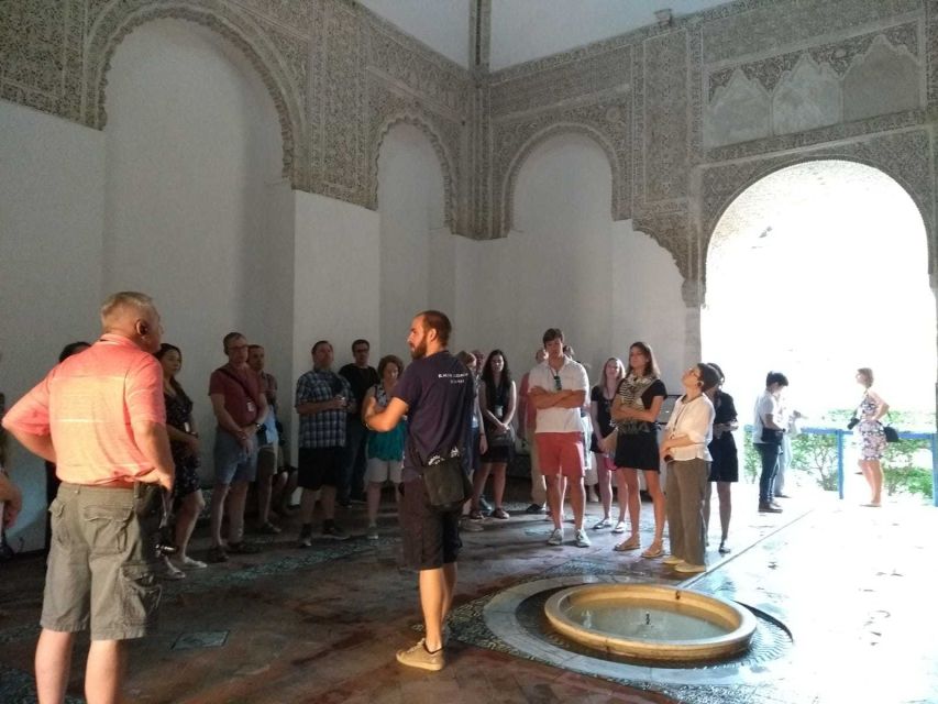 Seville: Alcázar Fast-Track Access with Guided Tour - Entering the Alcázar with less waiting