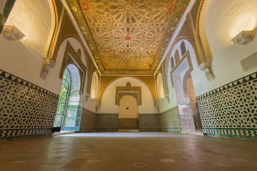 Seville: Alcázar Fast-Track Access with Guided Tour - The palace rooms and the art of many eras