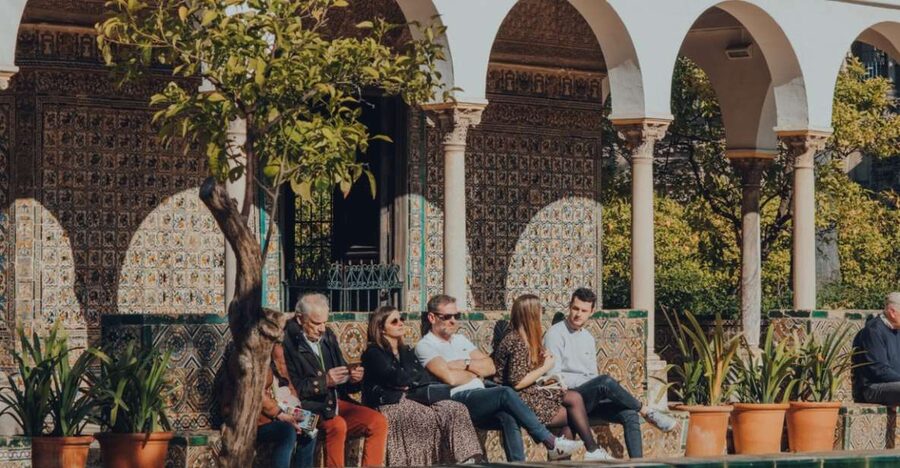 Seville: Alcázar Fast-Track Access with Guided Tour - Shared or private: choosing the right format