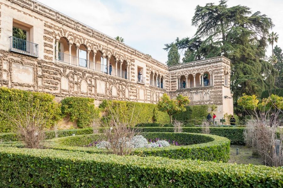 Seville: Cathedral, Giralda & Alcazar Entry With Guided Tour - Timing, group size, and value at $65