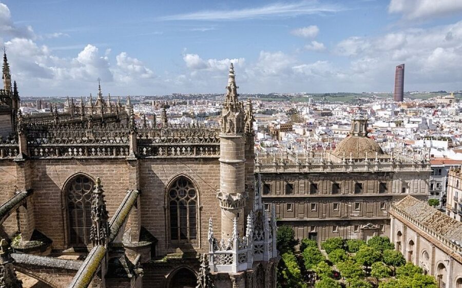 Seville: Cathedral, Giralda & Alcázar Guided Tour - Who should book it, and who should skip it