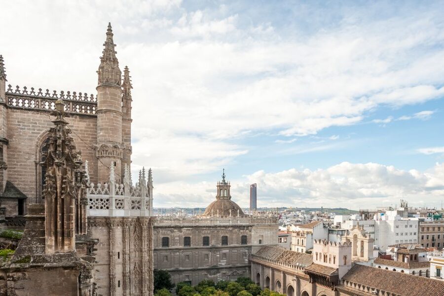 Seville Guided Tour: Cathedral, Giralda & Optional Alcázar - Inside Seville Cathedral: scale with a story
