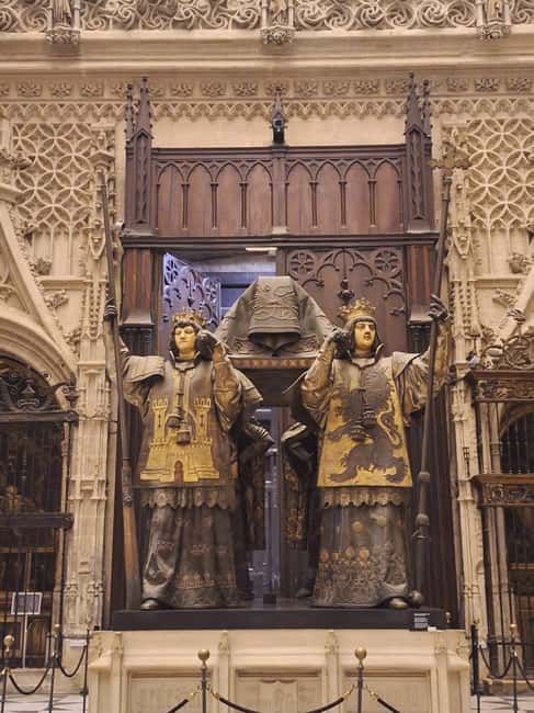 Seville: Guided tour of the Alcazar, Cathedral, and Giralda - Seville Cathedral and the tomb of Christopher Columbus