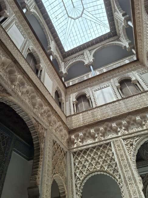 Seville: Guided tour of the Alcazar, Cathedral, and Giralda - Who should book this tour?