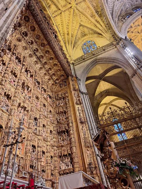 Seville: Guided tour of the Alcazar, Cathedral, and Giralda - Inside the Royal Alcazar’s Gothic and Mudejar palaces