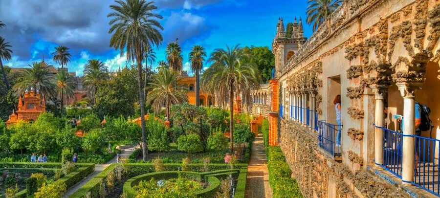 Seville: Real Alcazar Admission and Guided Tour - Entering the palace and understanding its layers