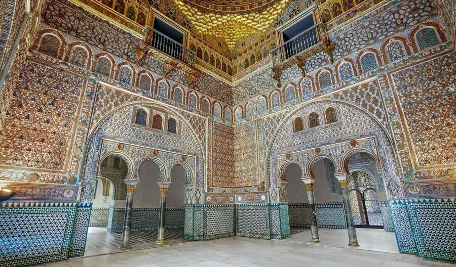 Seville: Real Alcazar Admission and Guided Tour - What the guides add to the experience