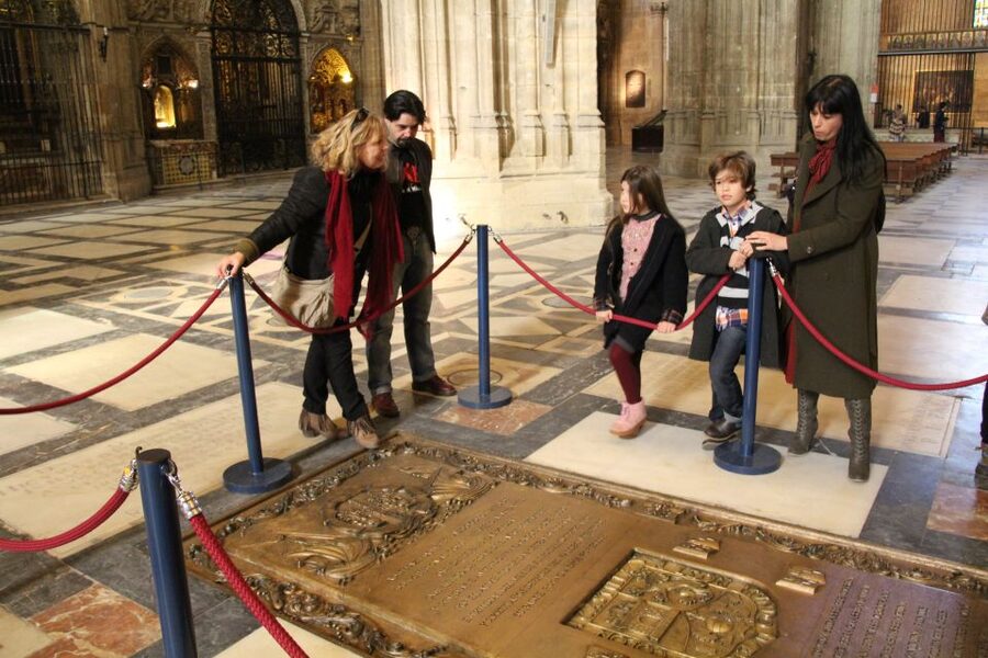Seville: Royal Alcazar, Cathedral, and Giralda Tower Tour - Seville Cathedral: scale first, detail second