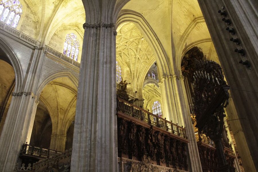 Seville: Royal Alcazar, Cathedral, and Giralda Tower Tour - Meeting in the old center