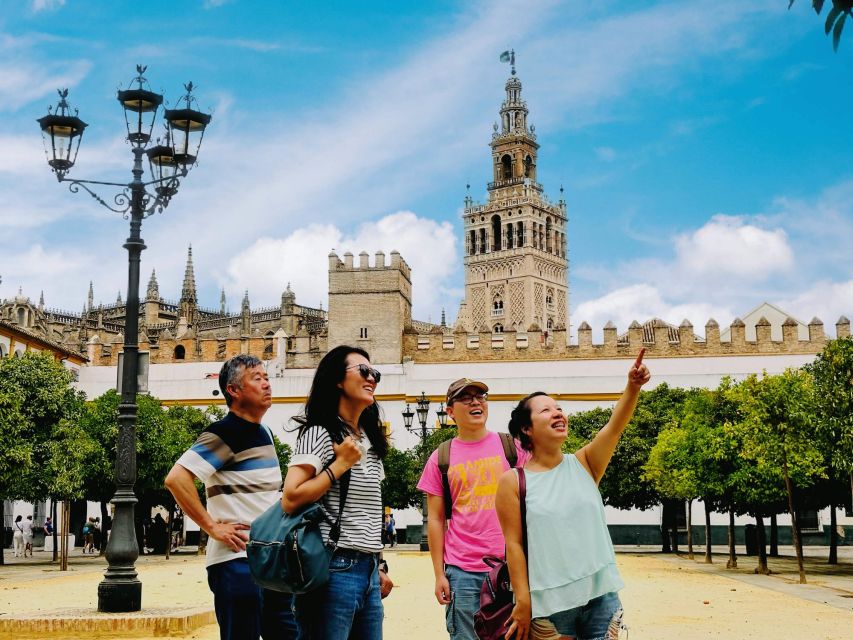 Seville: Royal Alcazar Guided Tour - Entering the Alcázar with fast-track access