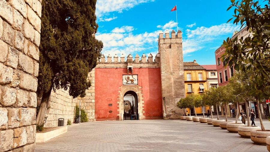 Seville: Skip-the-Line Royal Alcázar Guided Tour - The courtyards, rooms, and visual details