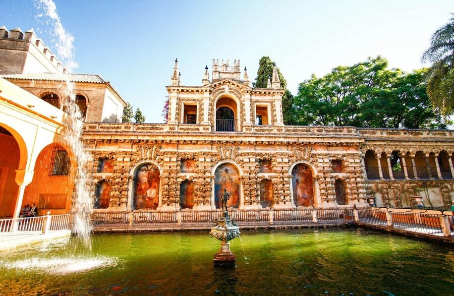 Seville: Tour Alcázar, Cathedral & Giralda Priority Access - Guide quality matters here