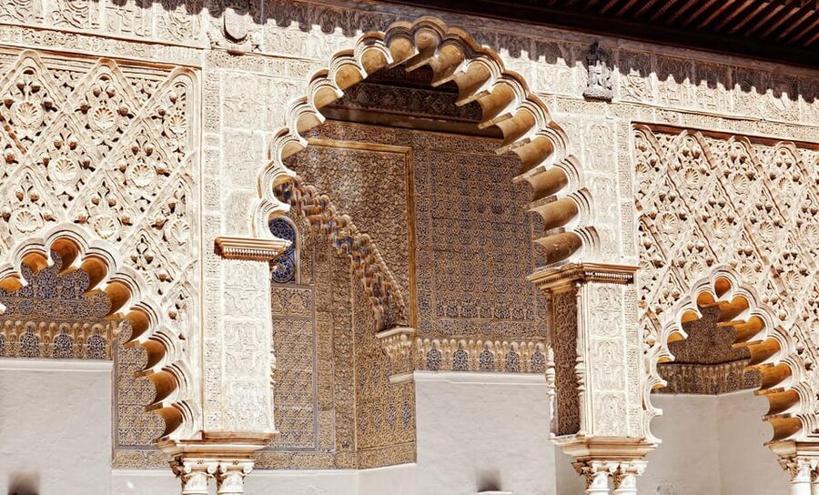Seville: Tour Alcázar, Cathedral & Giralda Priority Access - Meeting at Plaza Virgen de los Reyes