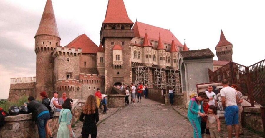 Sibiu: Alba Iulia and Corvin Castle Guided Tour - Who should book this tour?