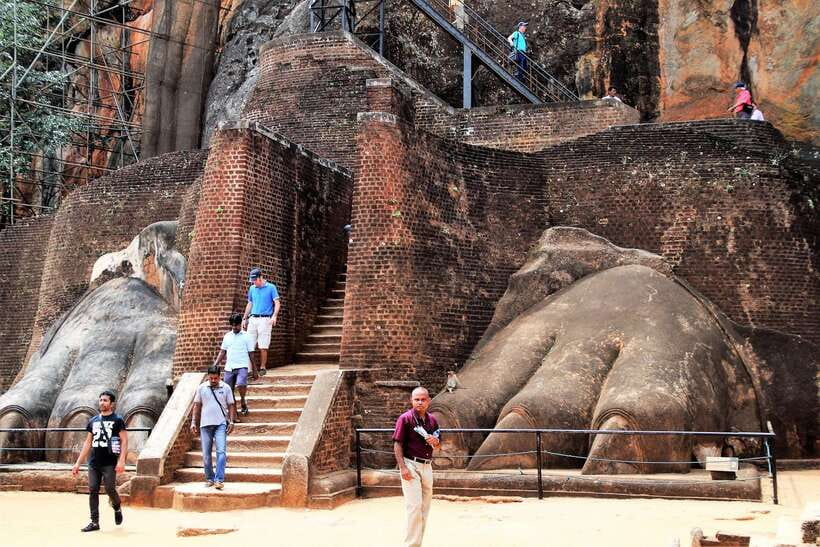Sigiriya: Rock Fortress Private Guided Walking Tour - Boulder gardens and the beginning of the ascent