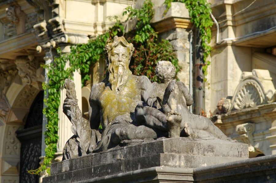 Sinaia: Peleș Castle Tour with An Expert Guide - The imperial apartment and its unusual story
